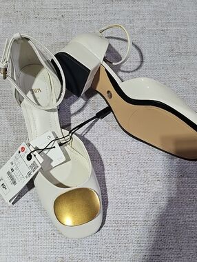 Zara White Patent Block Heel Sandals with Gold Toe Plaque Size 6 New With Tags